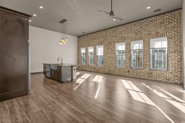 Building Photo - 80 Shady Oak Ln