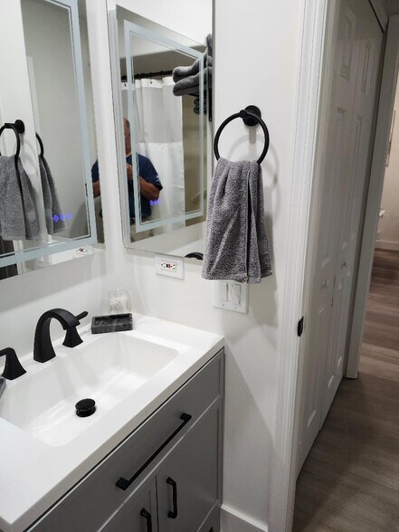 Spare Bath - 13020 Amberley Ct