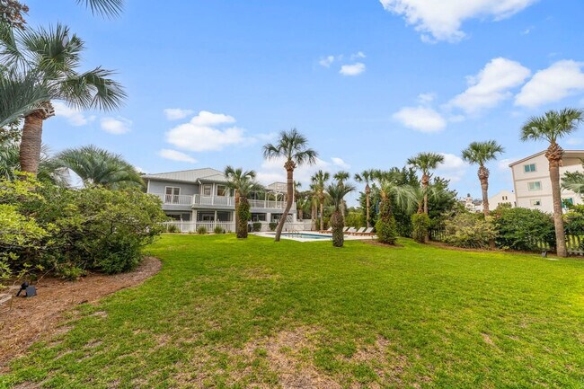 Building Photo - 169 Pompano St