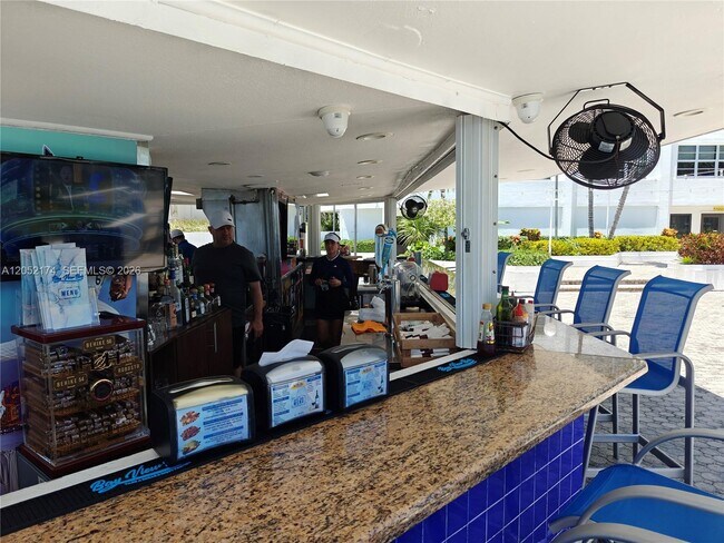 Building Photo - 999 Brickell Bay Dr