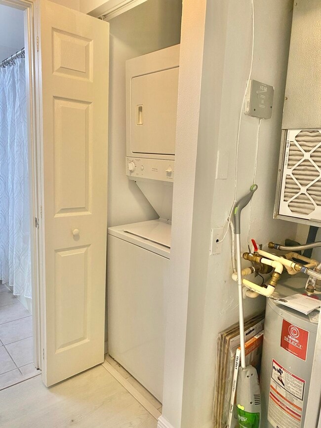 Building Photo - 630 S Sapodilla Ave