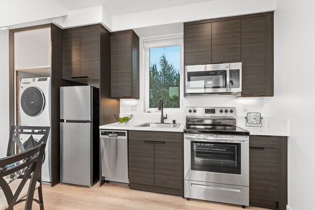 Building Photo - Modern 1x1 - Premier National City Location. Immediate Move-In!