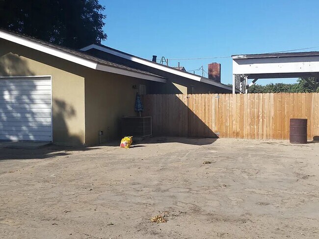 Building Photo - 3 Bedroom 2 Bath Country Home