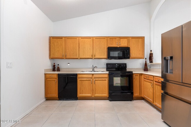 Building Photo - 8845 E Rainier Dr