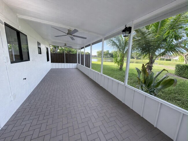 Building Photo - 46 Tara Lakes Dr E