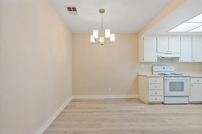 Building Photo - 331 Shadow Run Dr