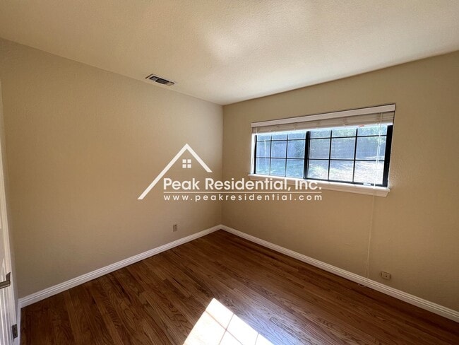 Building Photo - Wonderful 3bd/2ba Orangevale Home with Spa...