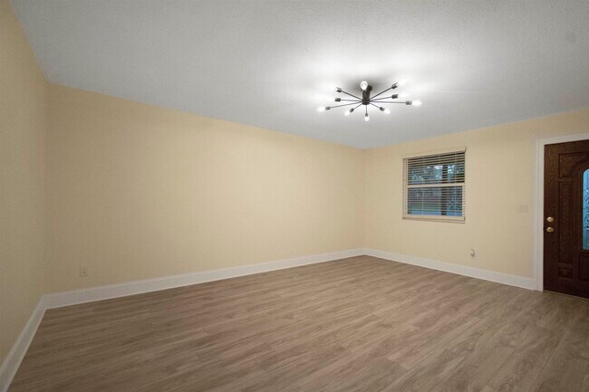 Building Photo - 209 Jasmine Rd