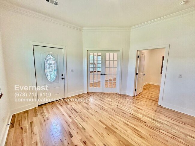 Building Photo - Spacious 4-Bedroom Home with Front Porch a...