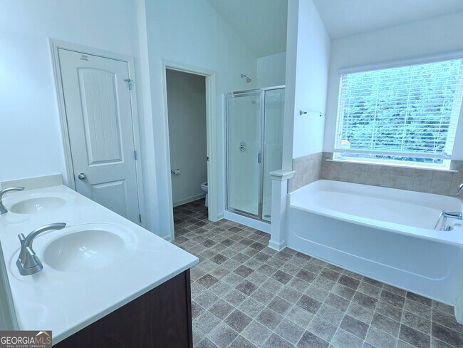 Building Photo - 2020 Beyers Landing Dr