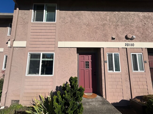Building Photo - Fantastic 2 bed 1.5 bath townhome in Lynnw...