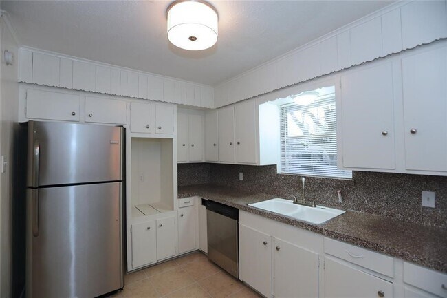 Building Photo - 903 Mabry St