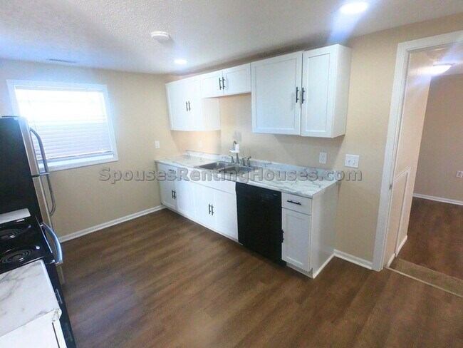 Building Photo - 909 S Lebanon St