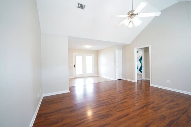 Building Photo - 134 Mustang Dr