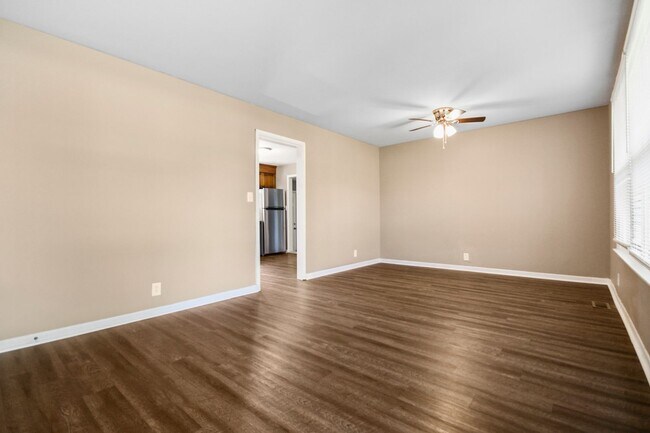 Building Photo - Pet Friendly Four Bedroom!