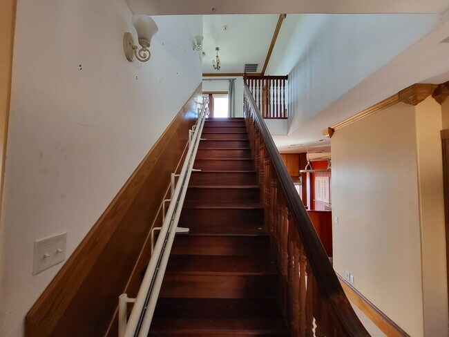 Building Photo - 2014 Vista Ridge Dr