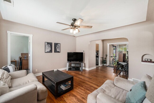 Building Photo - Beautiful Home Available in Berkeley Neigh...