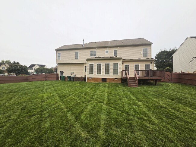 Building Photo - Stately brick front contemporary on huge c...