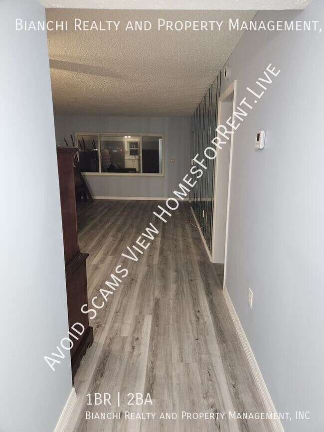 Building Photo - 4525 Cove Cir