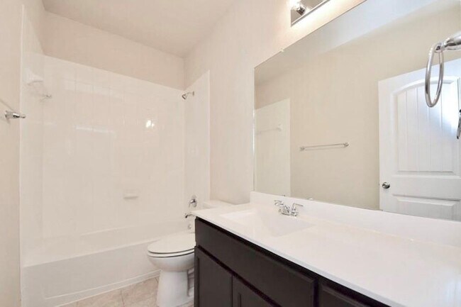Building Photo - 2880 Donnell Dr
