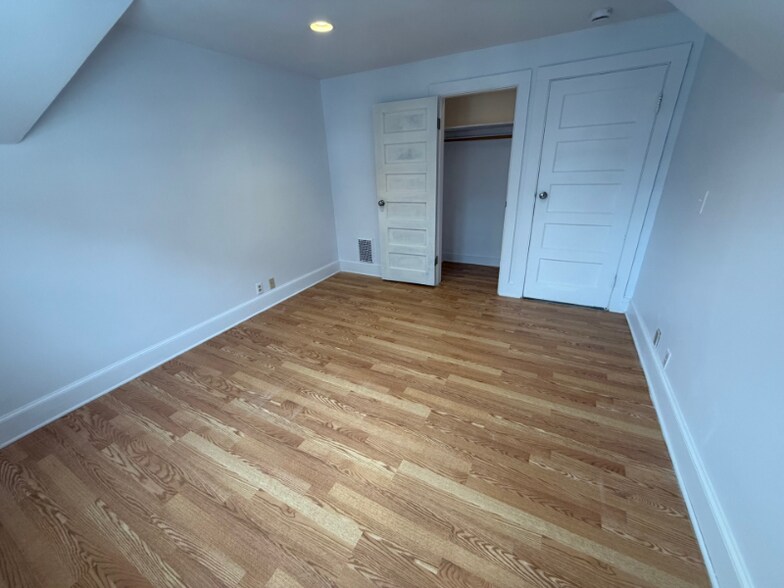 Building Photo - 114 Hawthorne Ave