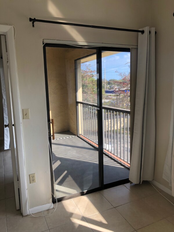 Building Photo - 2550 SW 18th Terrace