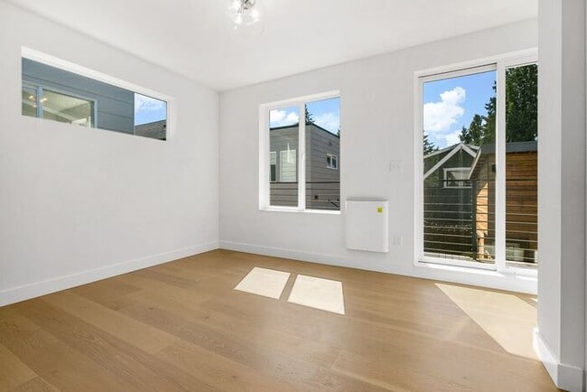 Building Photo - Fresh AIR CONDITIONED Arbor Lane Beauty!