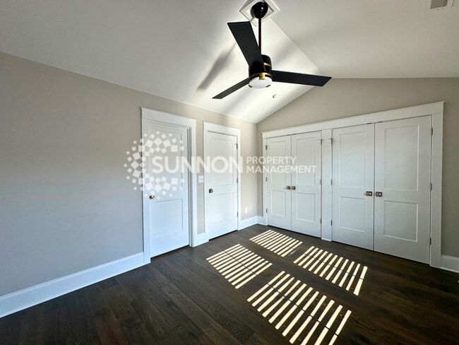 Building Photo - Modern 3-Story Townhome in the Heart of Plaza-Midwood - Walk to Everyt