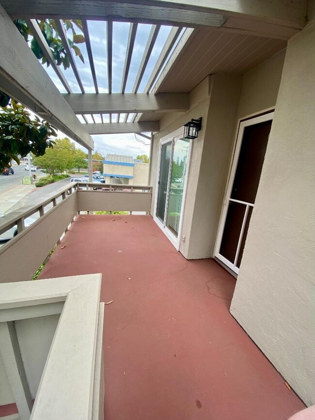 Building Photo - 692 Cabot Way