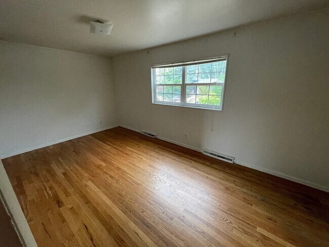 Building Photo - "Charming Bi Level Home, 4-Bed Oasis with 2 Baths in Boulder - Avail 8/15/26