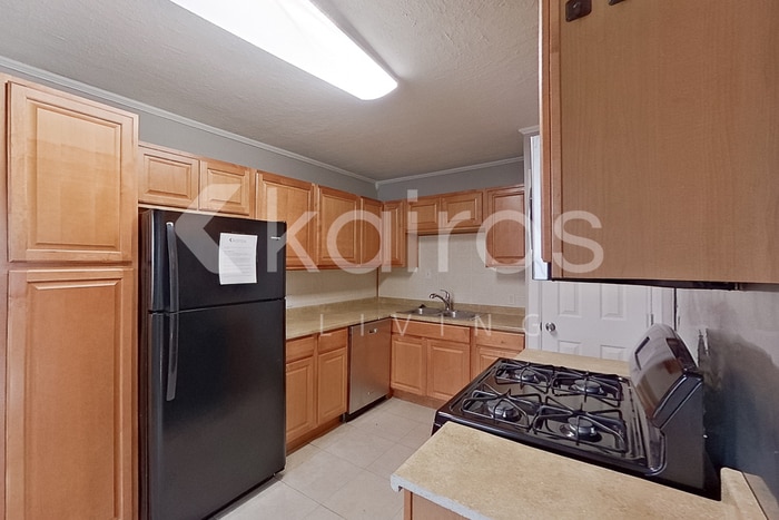 Building Photo - 3415 S Hughes St