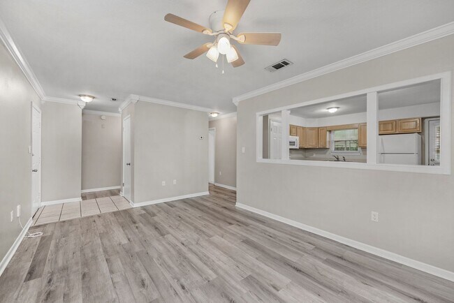 Building Photo - Charming 3 Bedroom Home in Pine Meadows – Prime Fort Walton Beach Location