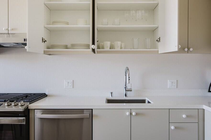 Building Photo - 200 Mesnager St