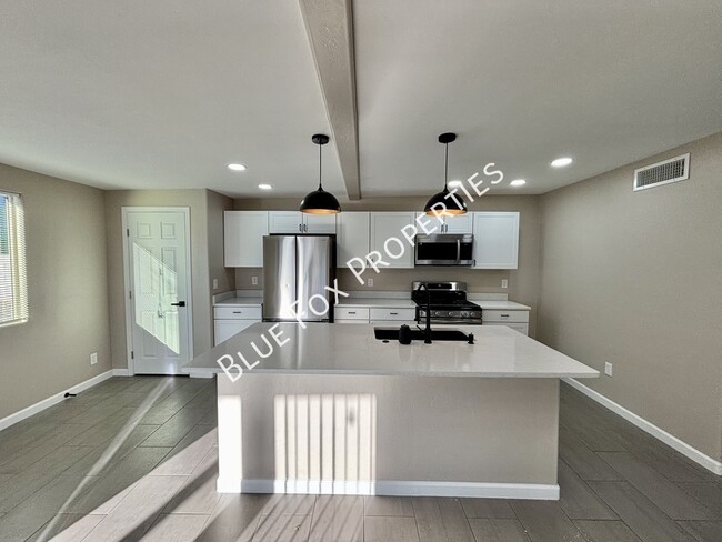 Building Photo - 2480 Rose Peak Dr