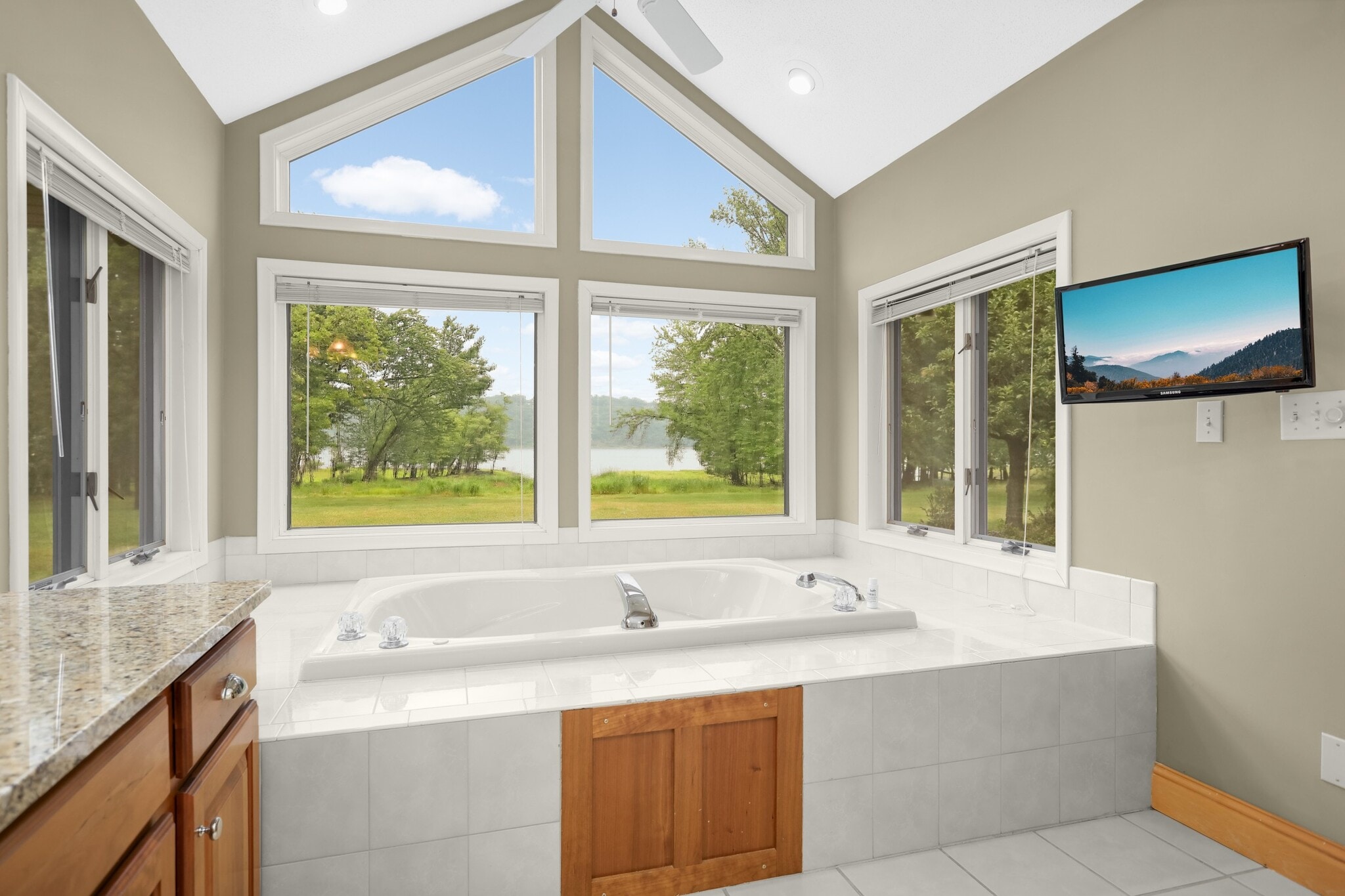 Jetted tub and view of the water - 19 Point Rd
