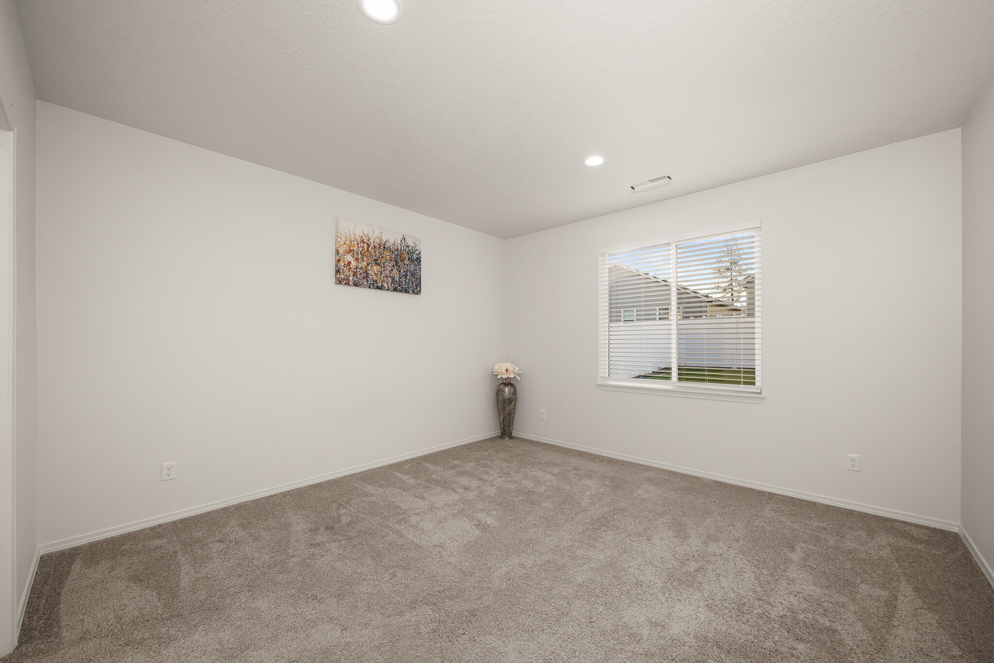 Building Photo - 824 S Bulldog St