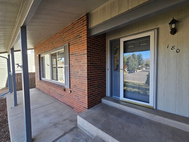 Building Photo - 180 Prairie Ridge Rd