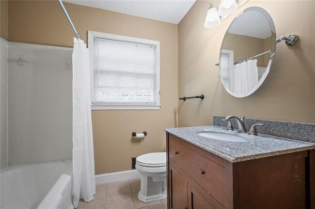 Building Photo - 2857 Fontainebleau Dr