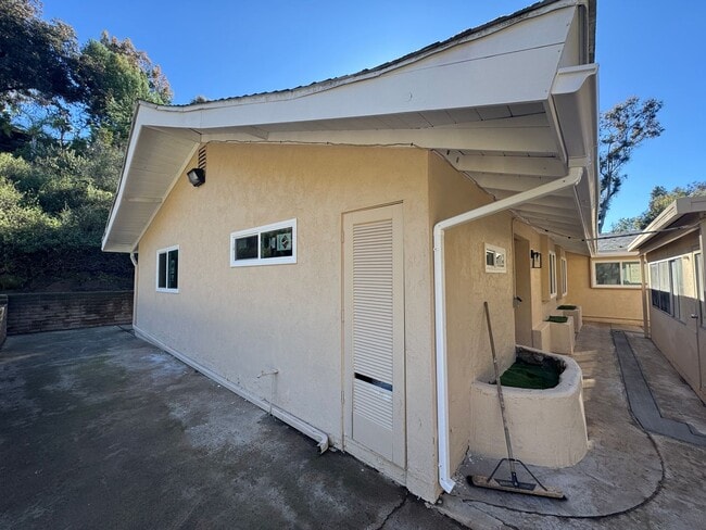 Building Photo - Beautiful Home in Mt. Helix