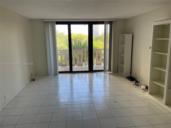 Building Photo - 1121 Crandon Blvd