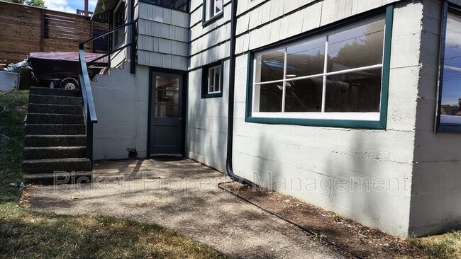 Building Photo - 4121 W D St