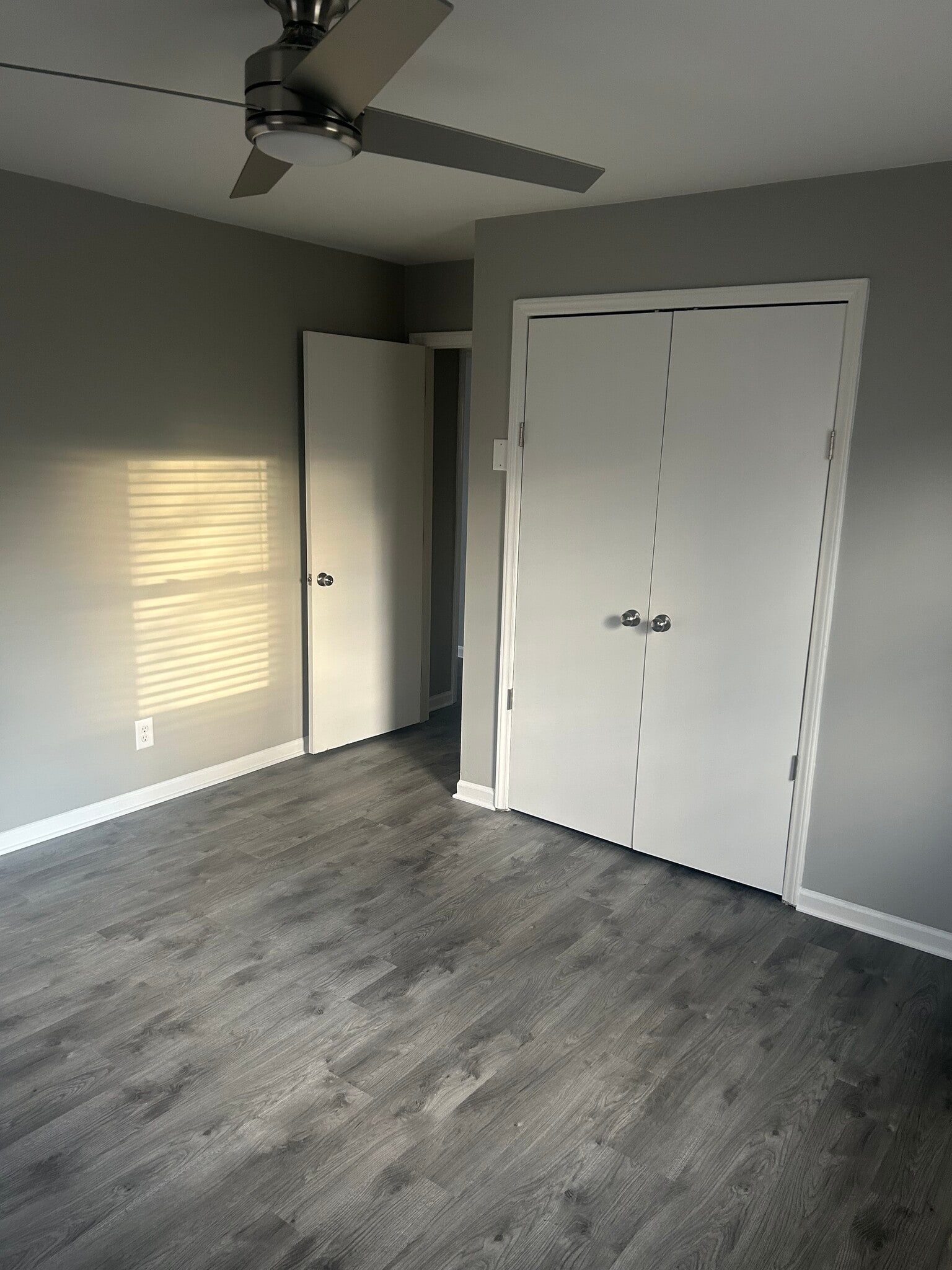 Primary Bedroom - 102 Greentree Dr