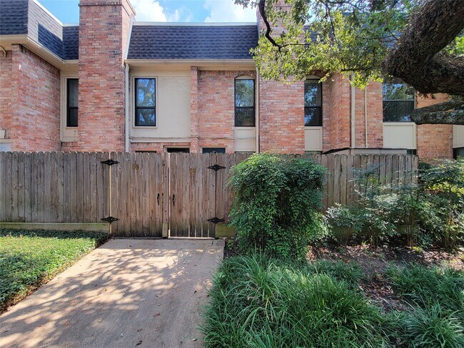 Primary Photo - 1601 S Shepherd Dr