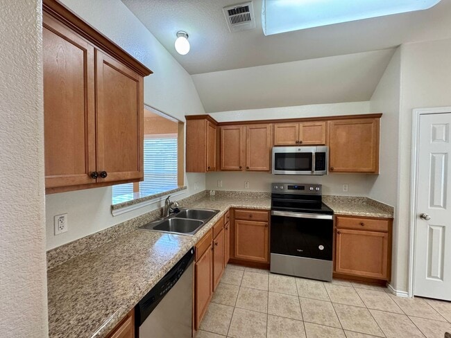 Building Photo - 5207 Bridgewood Dr