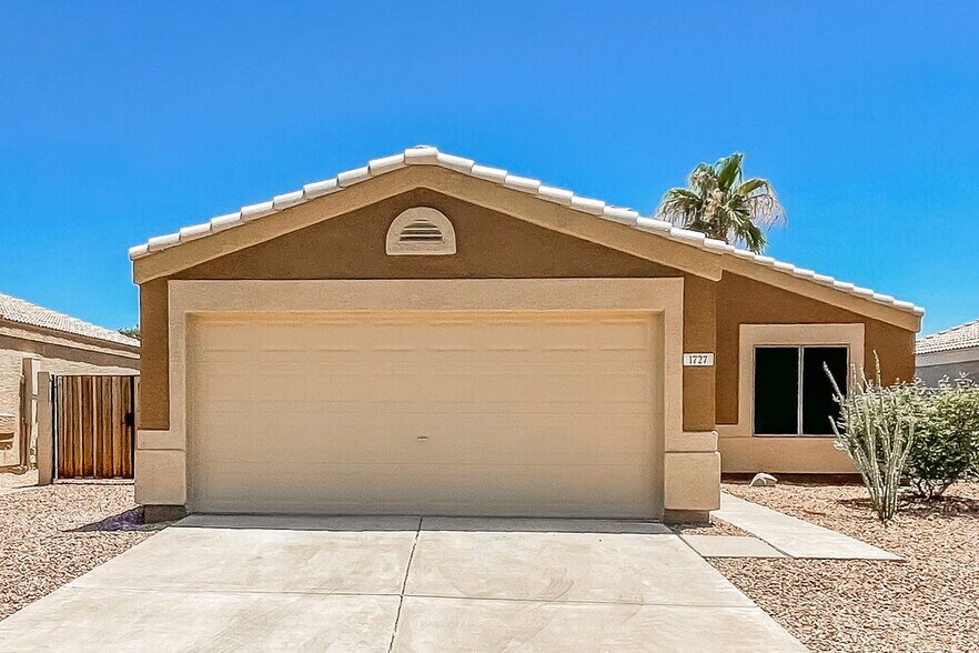 Primary Photo - 1727 E Palo Blanco Way