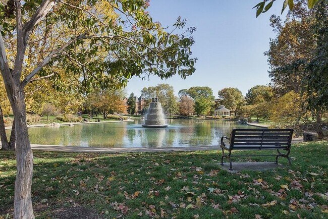 Building Photo - 118 W Starr Ave