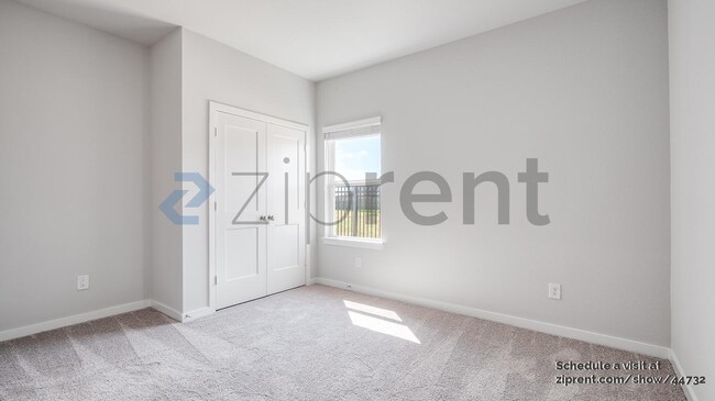 Building Photo - 27327 Blue Pool Dr