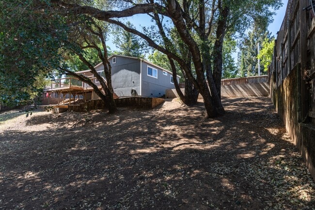 Building Photo - 300 IOLI Ranch Cir