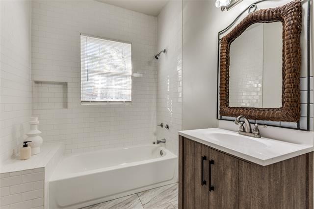 Building Photo - 517 S Vernon Ave