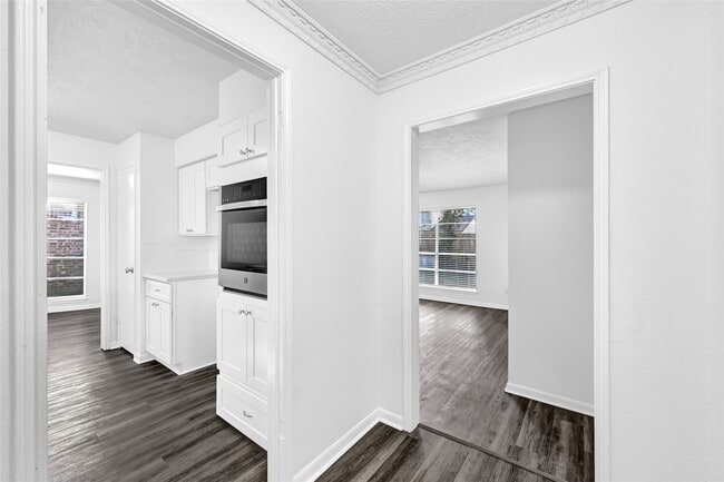Building Photo - 2030 Mustang Springs Dr